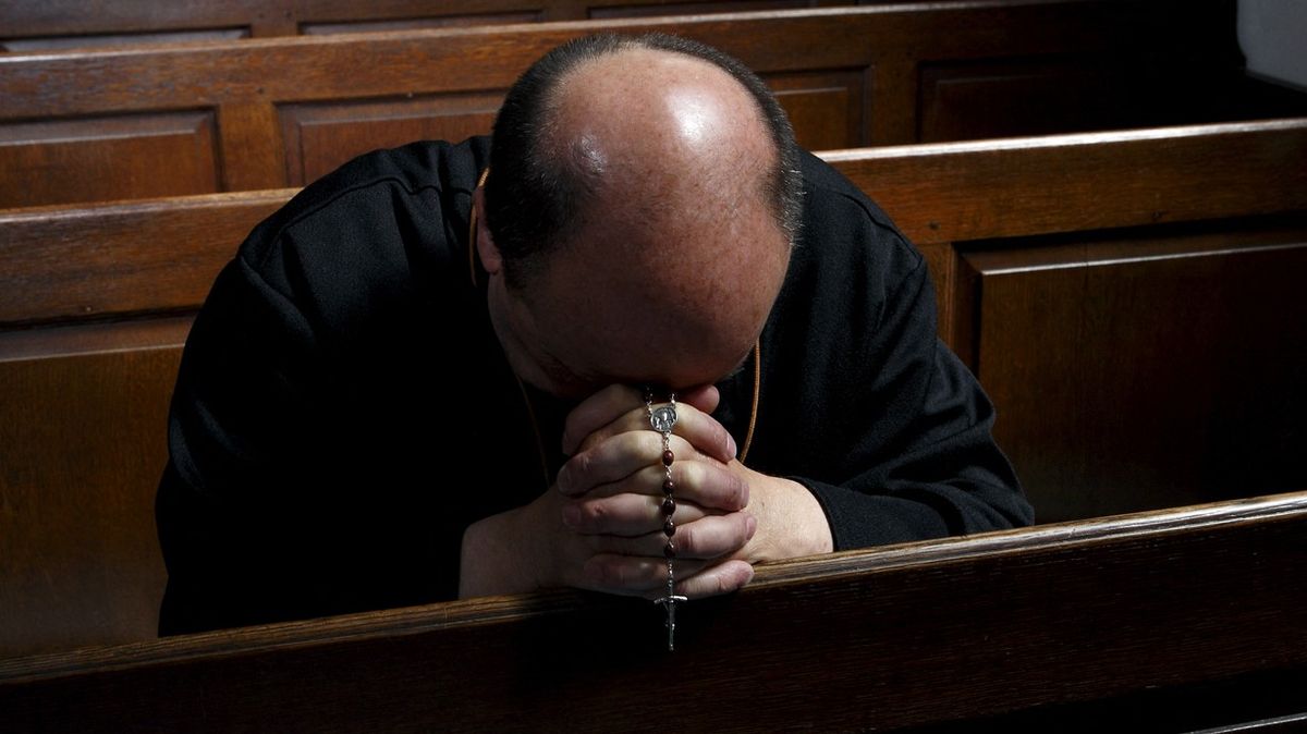 Francie odškodnila 489 obětí sexuálního zneužívání v církvi